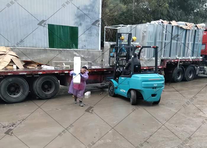 火速圍觀！麗星發(fā)往四川的酸辣粉加工設(shè)備已成功抵達