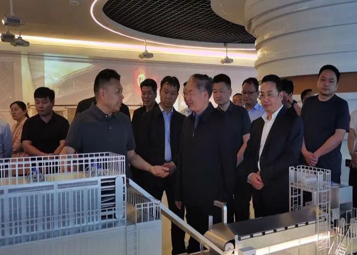 襄城考察團(tuán)走進(jìn)麗星，共謀酸辣粉產(chǎn)業(yè)發(fā)展新路徑