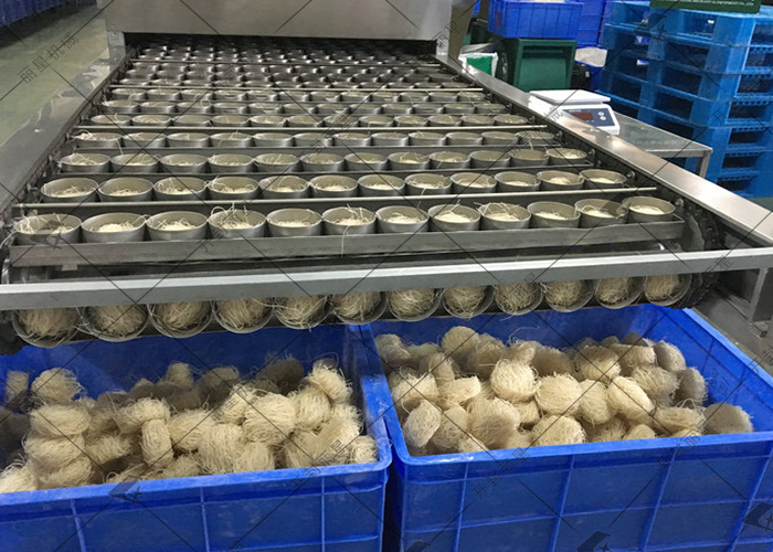 自動(dòng)化桶裝酸辣粉機(jī)器：辦廠投資的明智之選